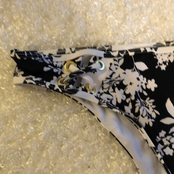 Bar III bikini in white & black floral, si… - Picture 2 of 2